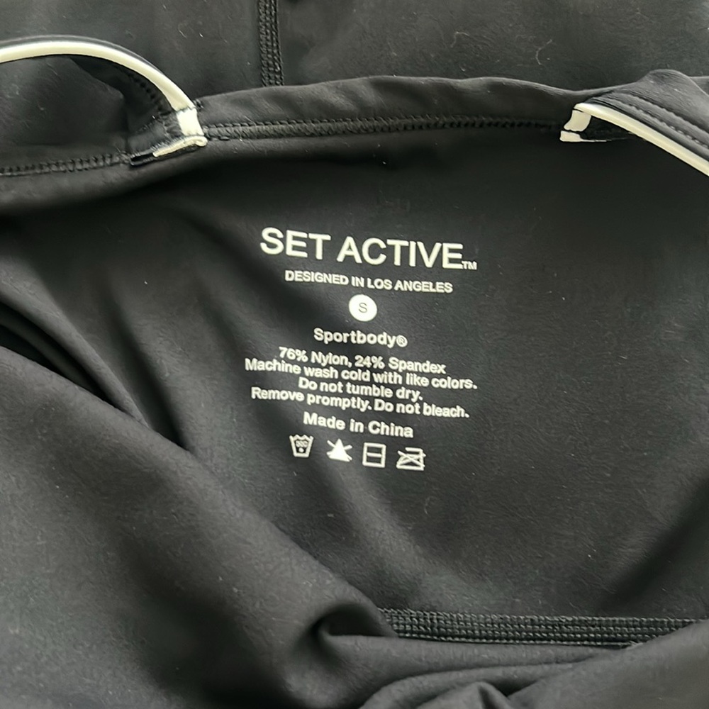 SET Active Black Romper with White Trim - Picture 3 of 6